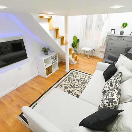 Charming Apartment In Damjanich Str., Lucas Budapest Bagian luar foto