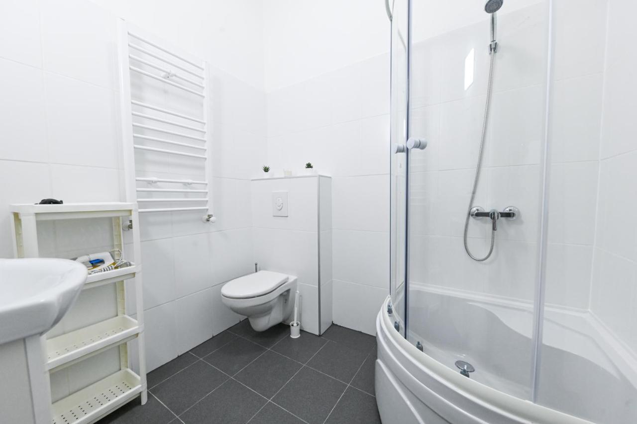 Charming Apartment In Damjanich Str., Lucas Budapest Bagian luar foto