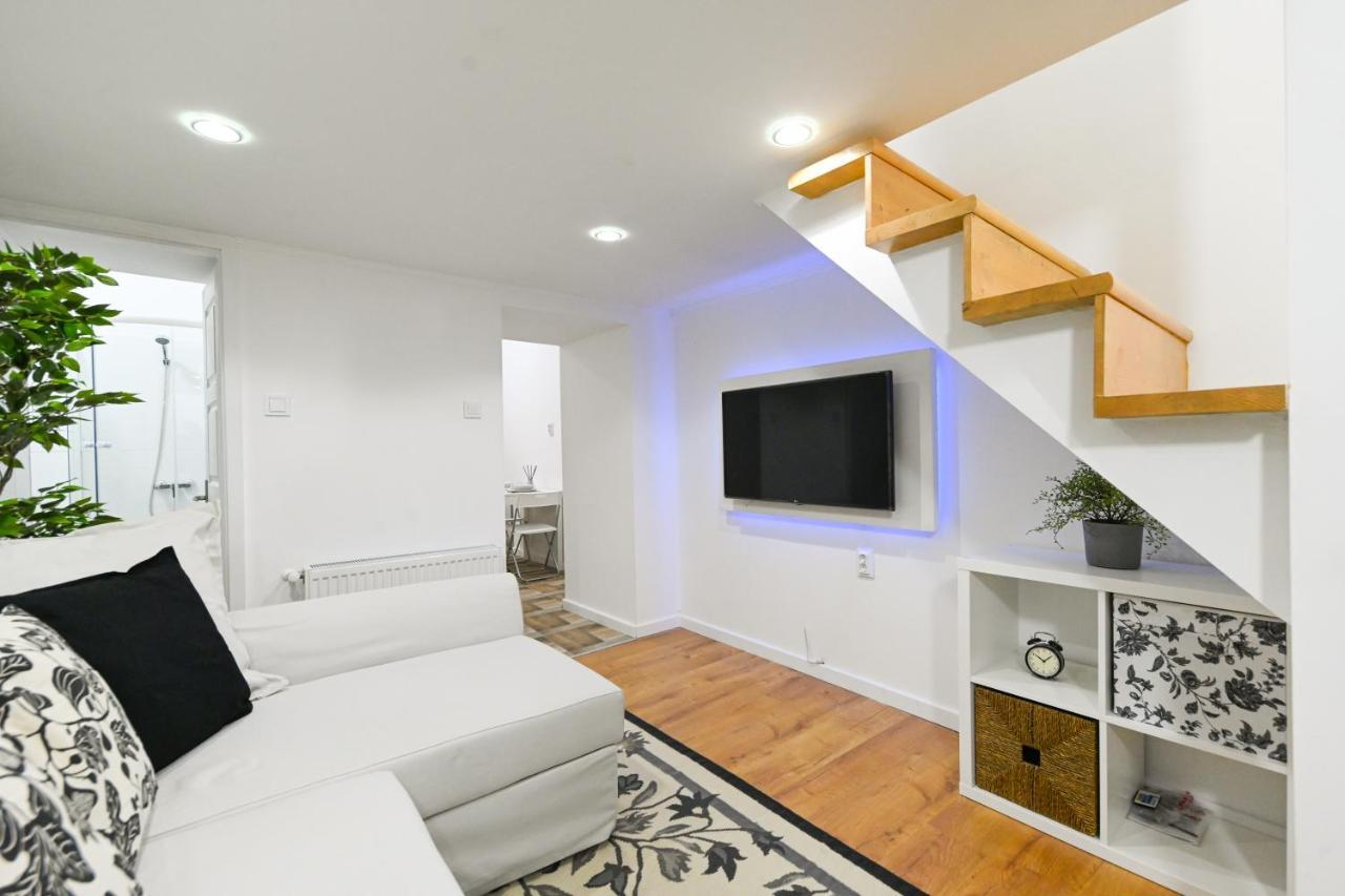 Charming Apartment In Damjanich Str., Lucas Budapest Bagian luar foto