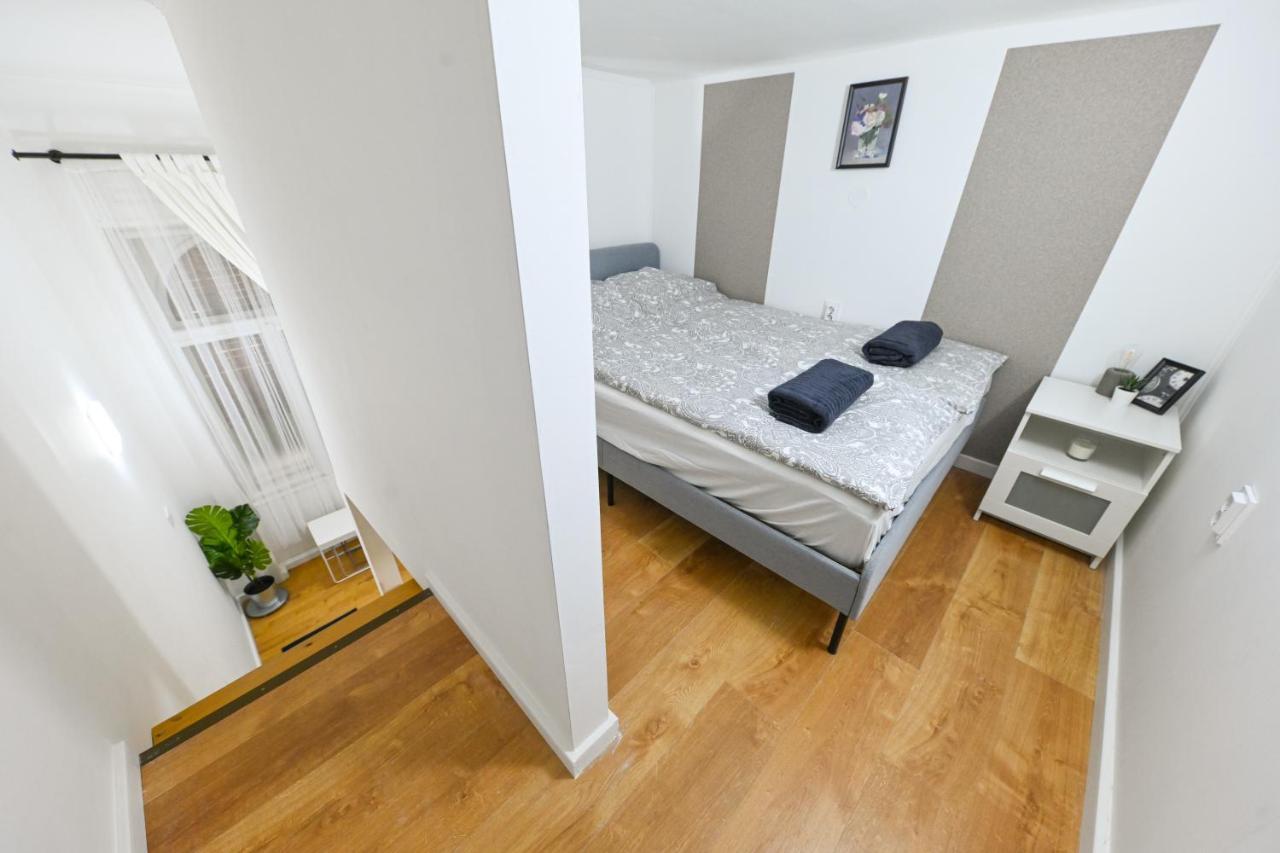 Charming Apartment In Damjanich Str., Lucas Budapest Bagian luar foto
