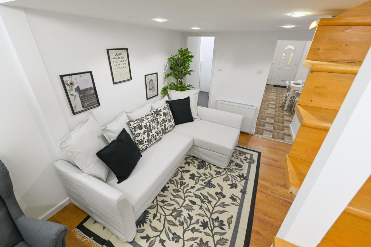 Charming Apartment In Damjanich Str., Lucas Budapest Bagian luar foto